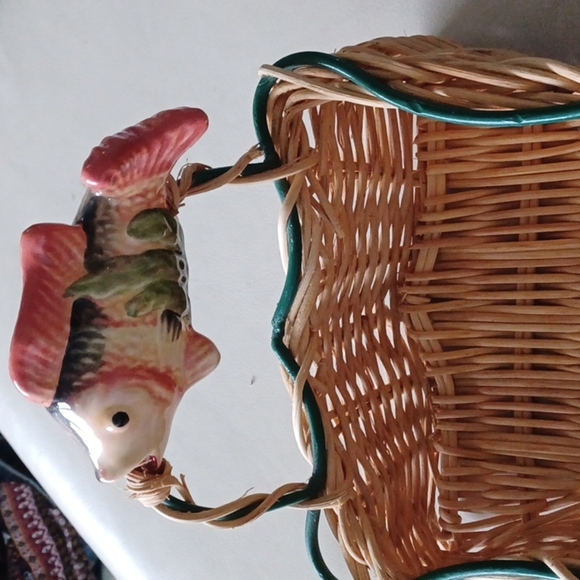 Chip and Dip Wicker Basket w/ ceramic Fish Handles - Picture 3 of 6